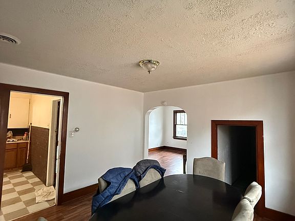 4th image of 838 Walden Ave