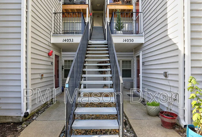 2 bed, 2.0 bath, 876 sqft, $2,000 — Photo 2