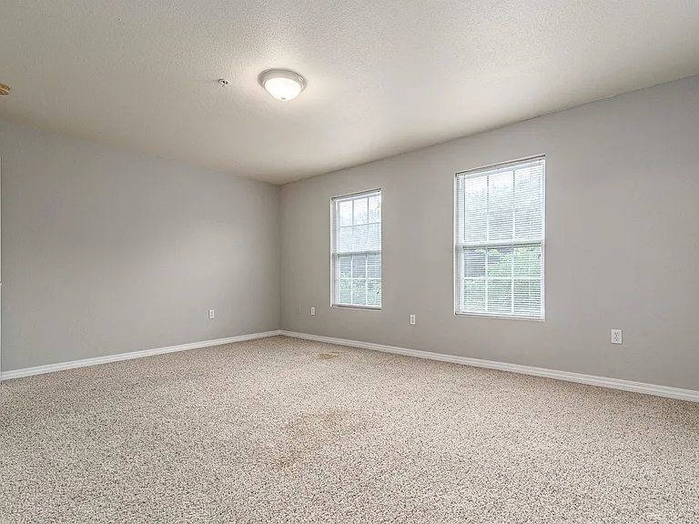 100 Corwin Dr — Photo 31