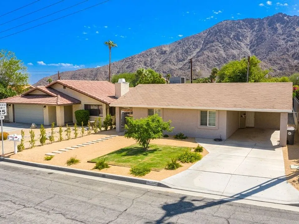 54074 Avenida Villa