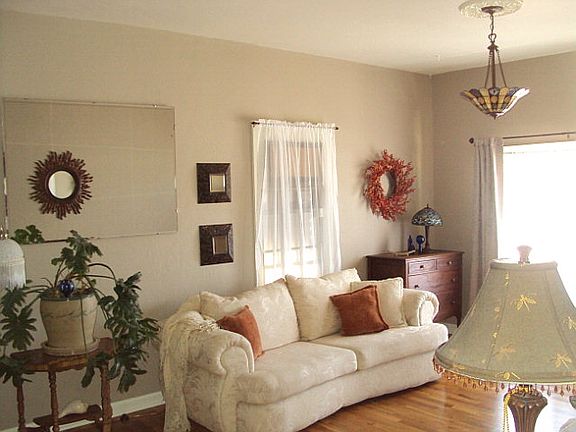 3rd image of 909 E Evans Ave