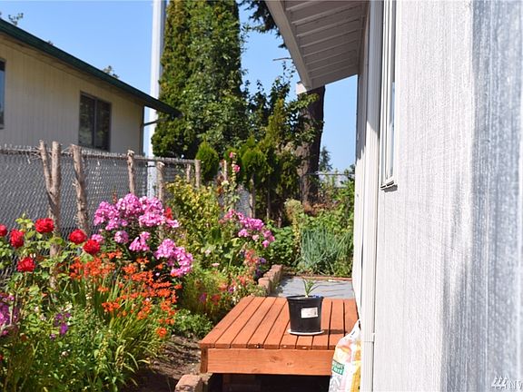 4th image of 872 S 84th St