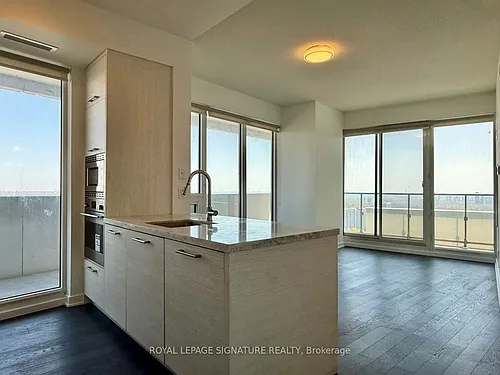 2221 Yonge St #3903 Photo 1