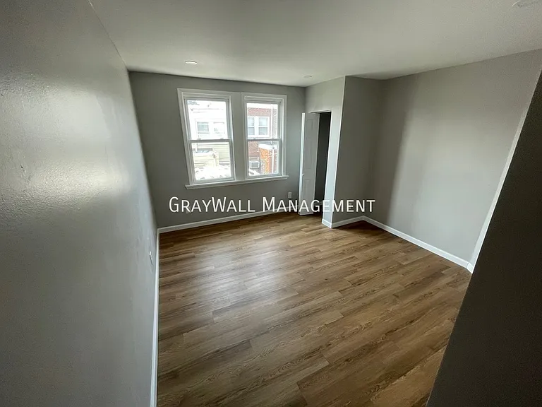 1916 73rd Ave — Photo 8