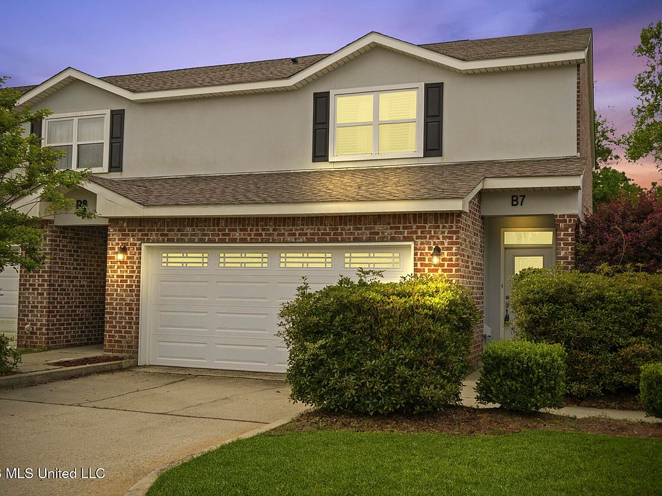 1st image of 2830 Palmer Dr