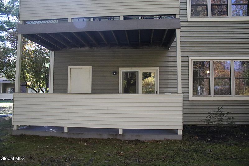 4th image of 139 Monmouth Way #139