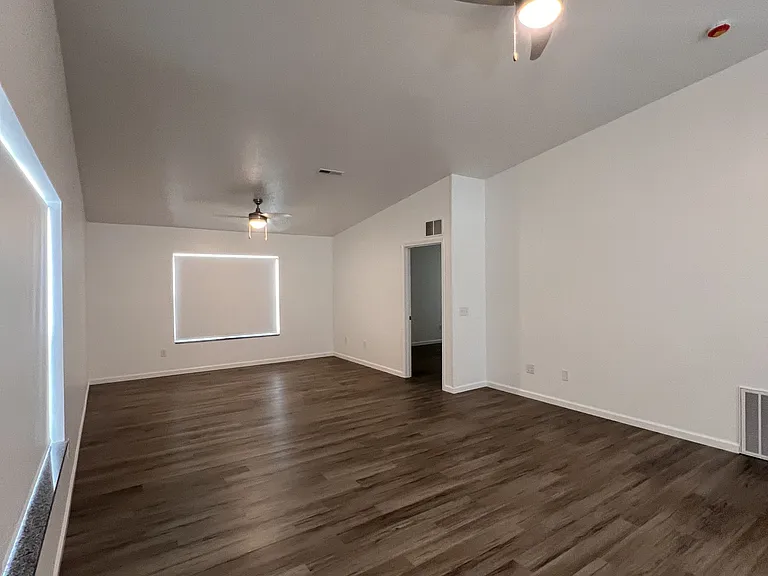 209 S Millersburg St — Photo 31