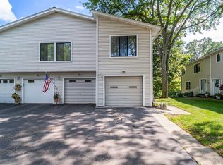 838 Corners Ct, Lake Orion, MI 48362