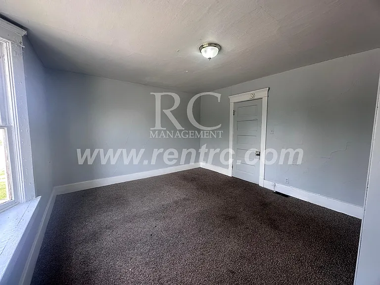 1135 N Jackson St — Photo 10