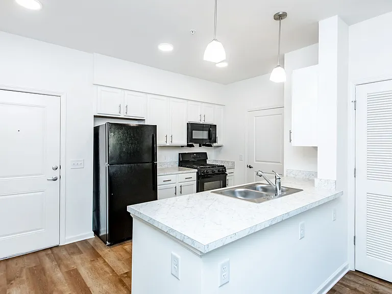 165 E Wright St — Photo 10