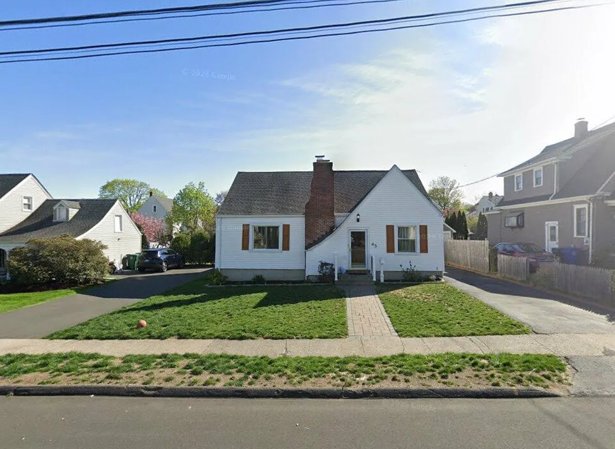 Newtown Ave, Stratford — Photo 1