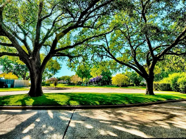 711 Salerno St, Sugar Land, TX 77478