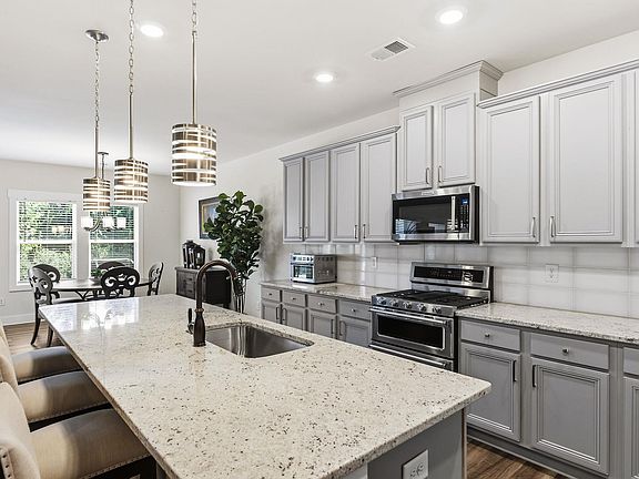 5th image of 404 Cattail Hollow Way