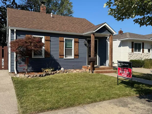 22627 Lake Dr, Saint Clair Shores, MI 48082