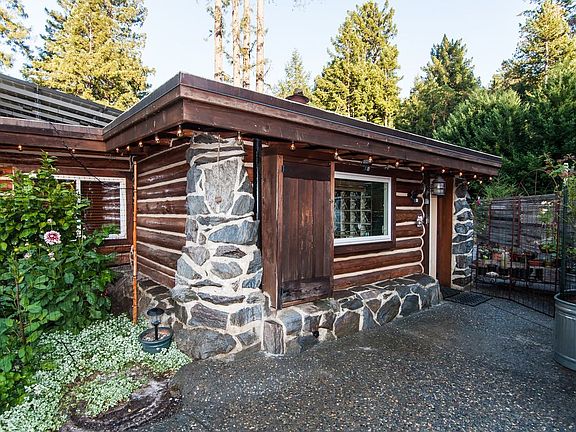 Vintage Log/Local Rock Cabin