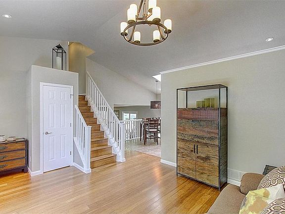 4th image of 13378 Briarwood Dr