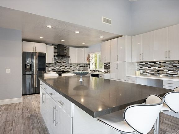2nd image of 5143 Baza Ave