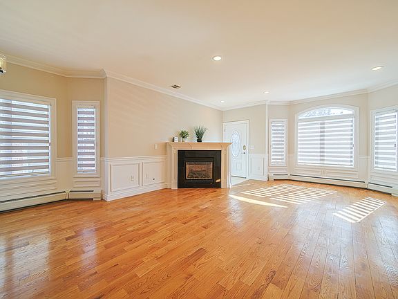 4th image of 281D 13th St APT D