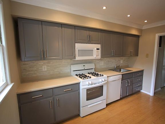 4th image of 5027 Cliffhaven Dr