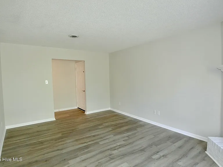 1729 Elmwood St #D — Photo 4