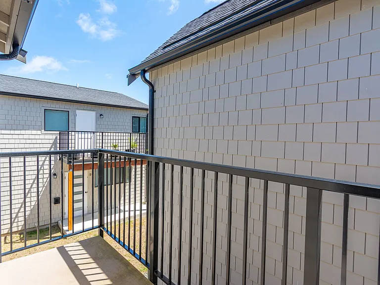 476 SE Barrington Dr #D — Photo 14
