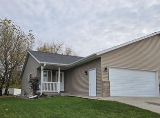 3801 Emerald Dr E, Onalaska, WI 54650