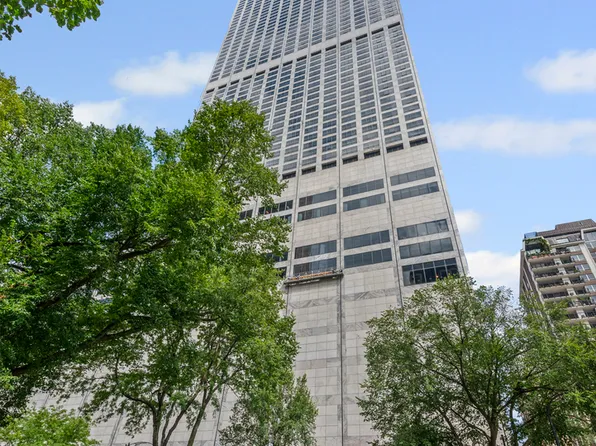 180 E Pearson St APT 3904, Chicago, IL 60611