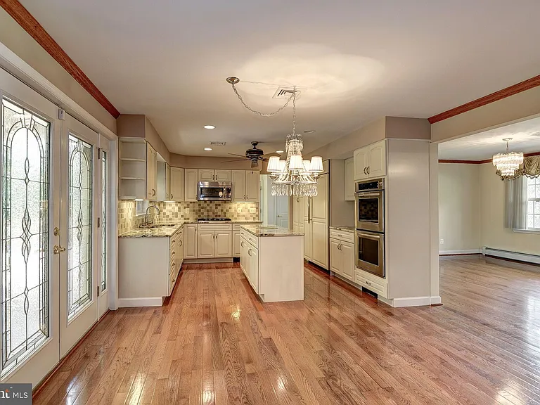929 Woburn Ct — Photo 11