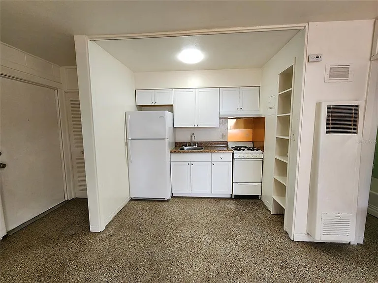1933 NW 4th Ave #D — Photo 6