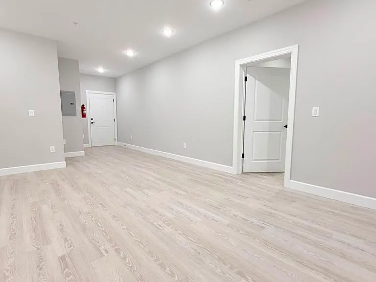 168-170 Fair St #3 — Photo 3