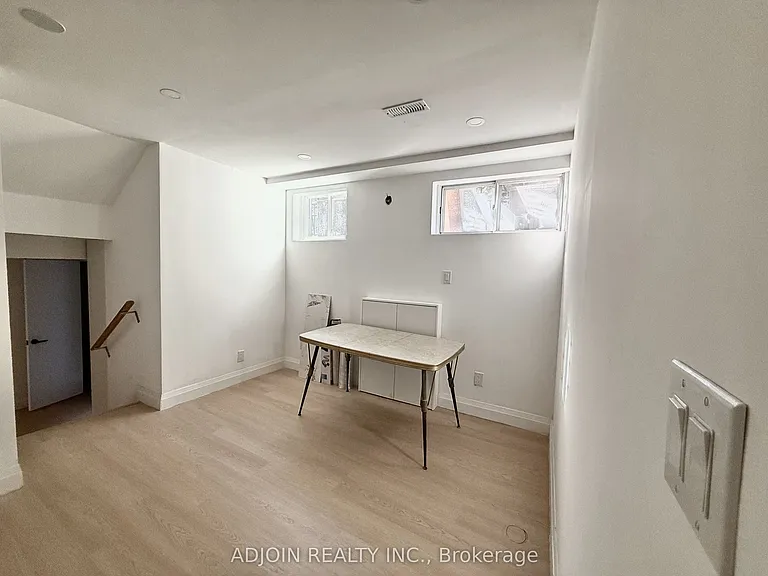 18 Patrick Blvd — Photo 5