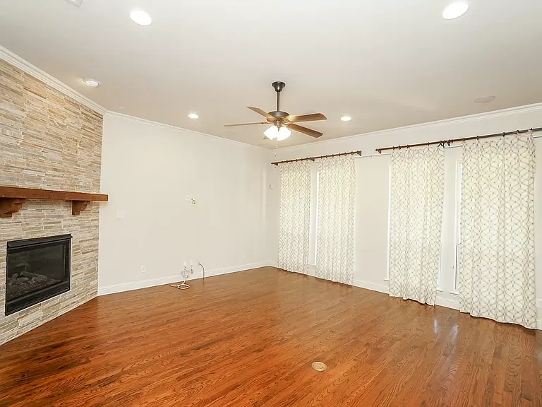 4034 Bishop Ln — Photo 10