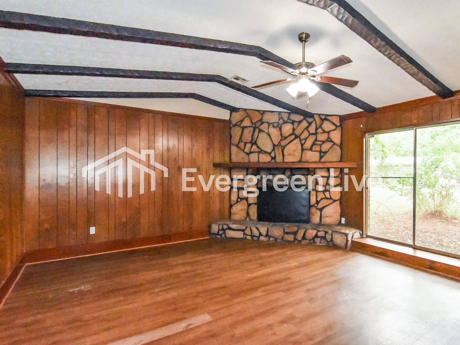 3 bed, 2.0 bath, 1410 sqft, $1,345 — Photo 3