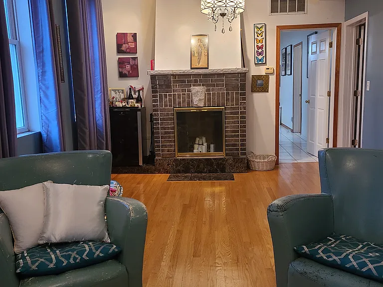 3706 W George St #2 — Photo 4