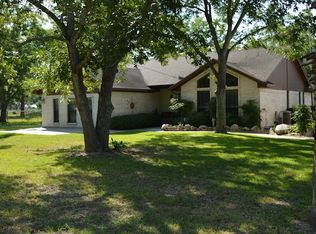 218 James St, Inez, TX 77968