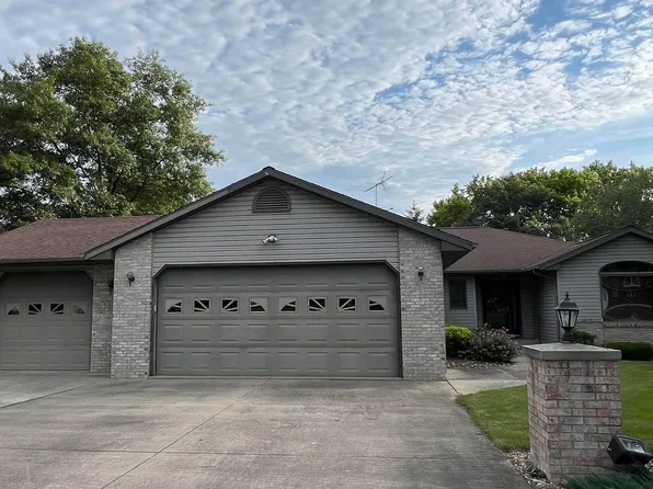 2042 Woodland Dr, New Hampton, IA 50659