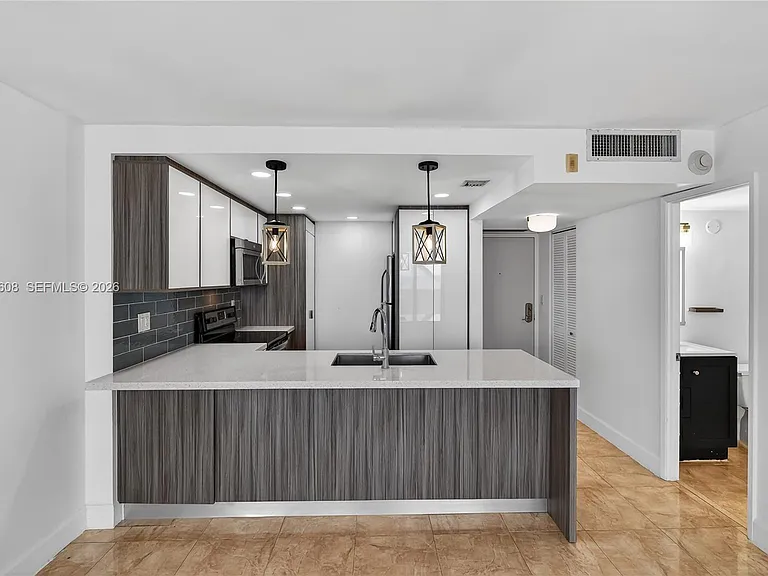 600 NE 36th St #1220 — Photo 15
