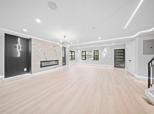 10041 201st St, Hollis, NY 11423