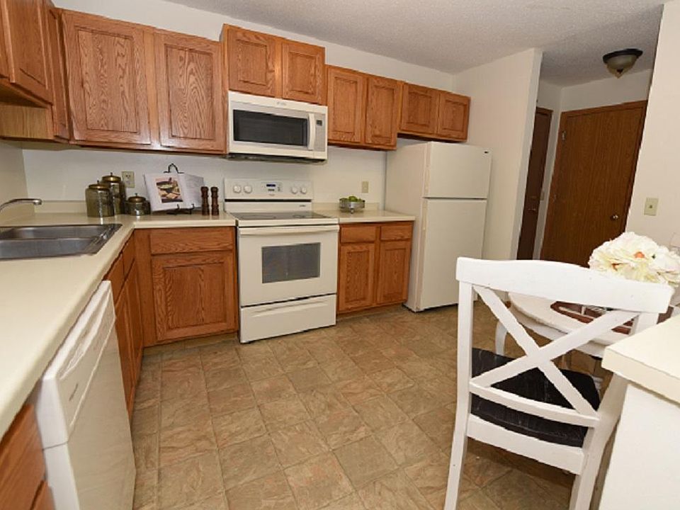 Applewoods Apartments 14191 Pennock Ave Apple Valley MN Zillow