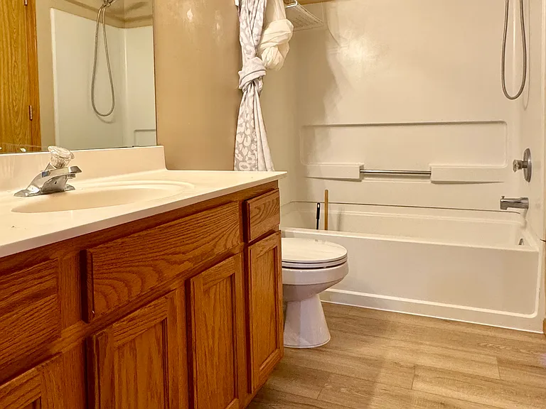 Full Bathroom