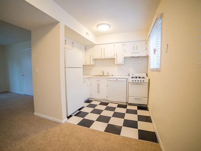4006 Oak St #2 — Photo 4
