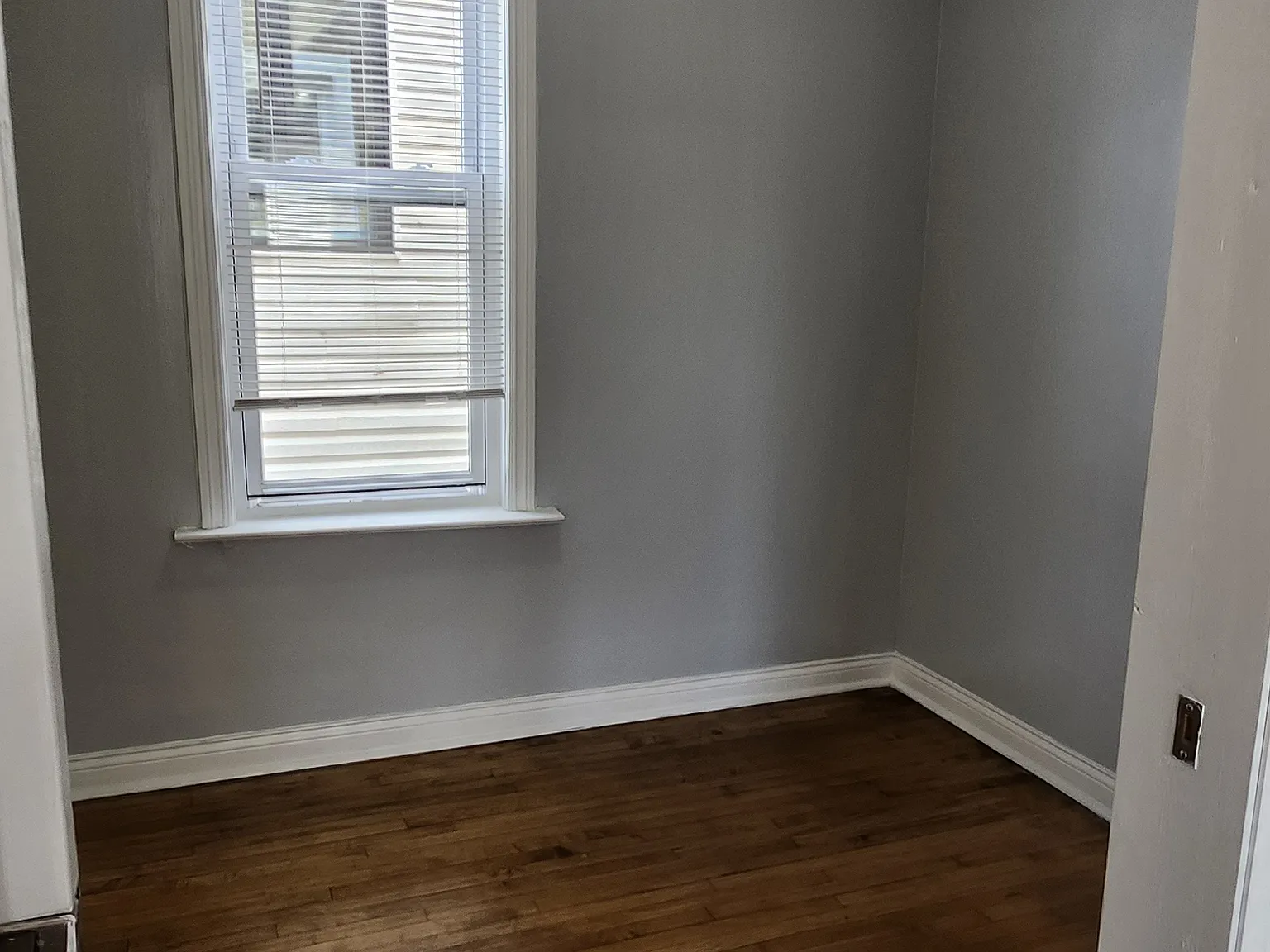 3 bed, 1200 sqft, $1,300 — Photo 4