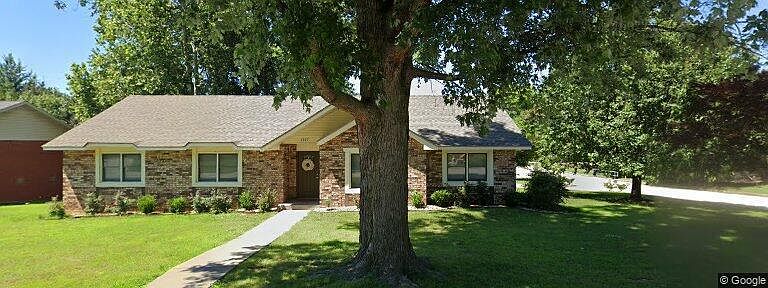 1st image of 2801 W Simmons Ln