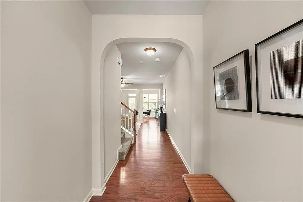 3 bed, 2.5 bath, 1974 sqft, $2,300 — Photo 2