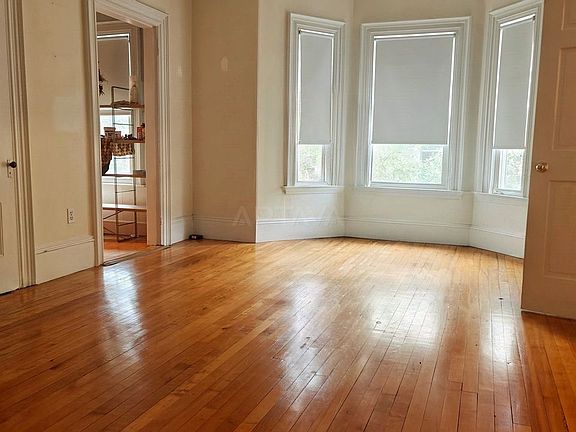 2nd image of 40 Russell St #2