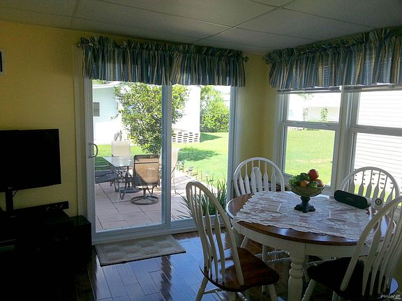 Patio Doors to Back Patio