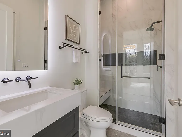 8757A Brook Rd — Photo 30
