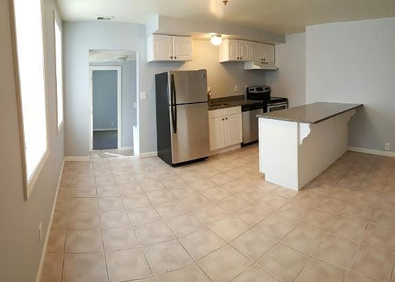 Brand new kitchen with granite counter tops (oyster pearl)