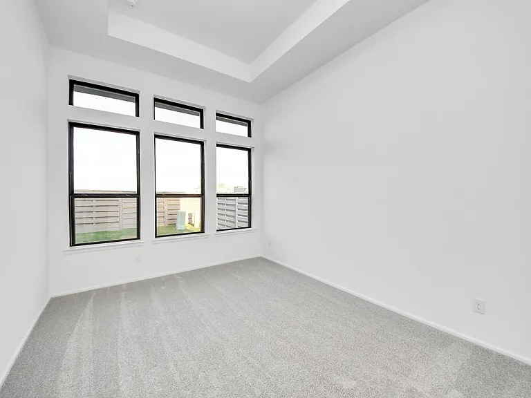 10706 Ursa St — Photo 36
