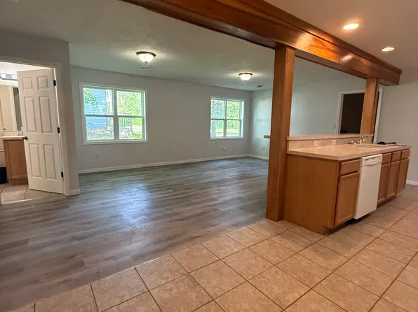 527 W Harper St, Whitewater, WI 53190